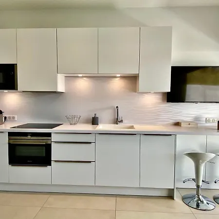 Bord De Aux Pins Penches Apartman *