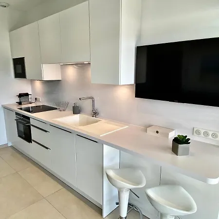 Bord De Aux Pins Penches Apartman Carqueiranne