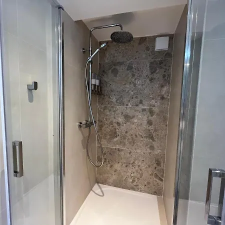 Bord De Aux Pins Penches Apartman