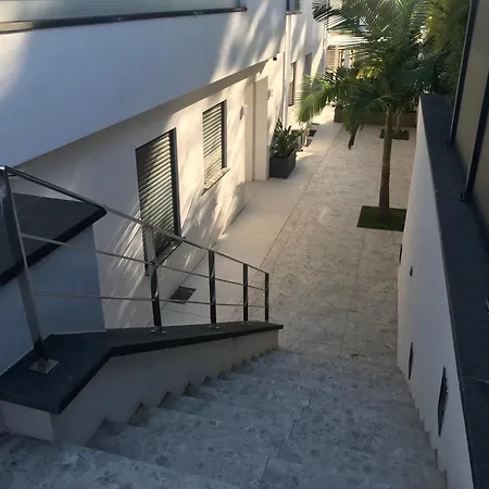 Bord De Aux Pins Penches Apartman