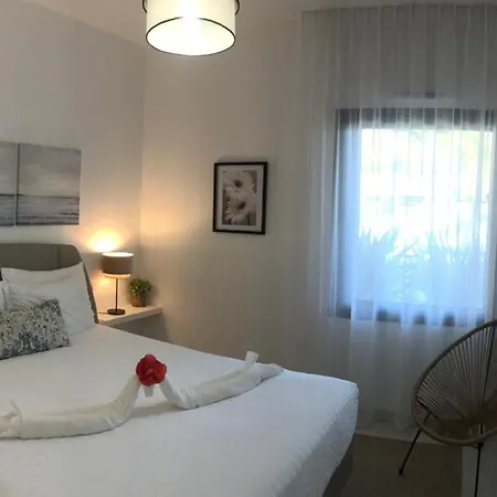 Bord De Aux Pins Penches Apartman *