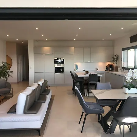 Bord De Aux Pins Penches